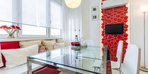 Skleněné stoly do kuchyně: fotografie v interiéru, typy, tvary, barvy, design, styly